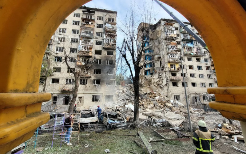 Унаслідок нічного обстрілу Києва постраждало до ста людей
