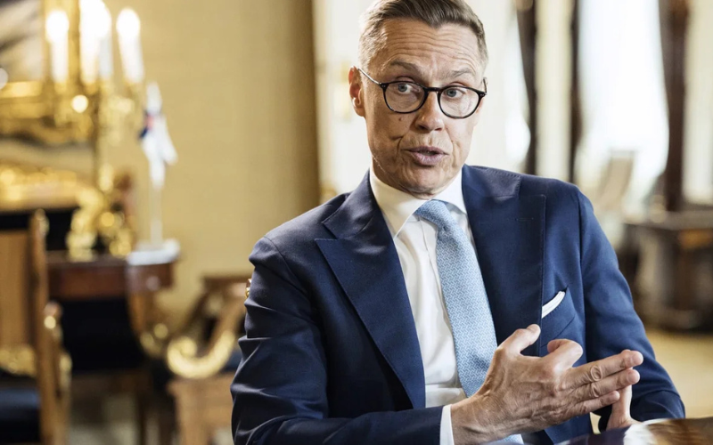 Президент Фінляндії заявив, що не віддаватиме наказу негайно збивати невідомі цілі над країною