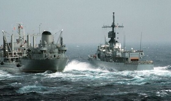 Корабель ВМС Ірану загорівся в затоці Омана