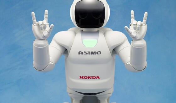 Японія представила нових роботів-перекладачів для спортивних подій