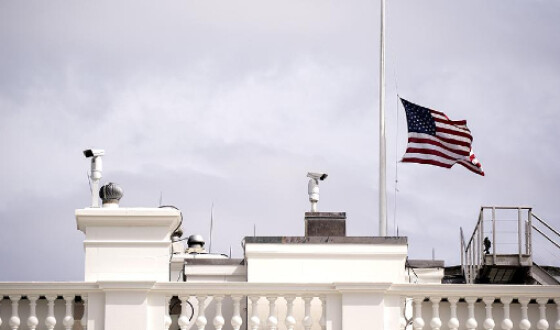 На Білому домі приспустили прапори після смерті поліцейського біля Капітолію