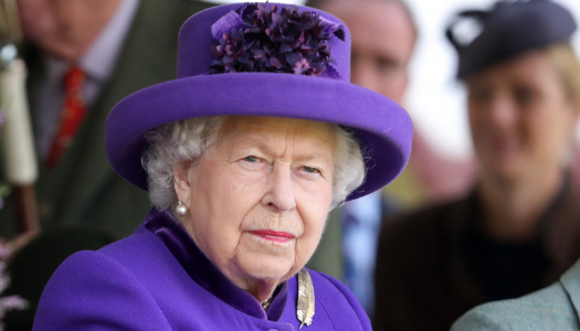 Королева Великобританії вийшла у світ в костюмі національних кольорів України