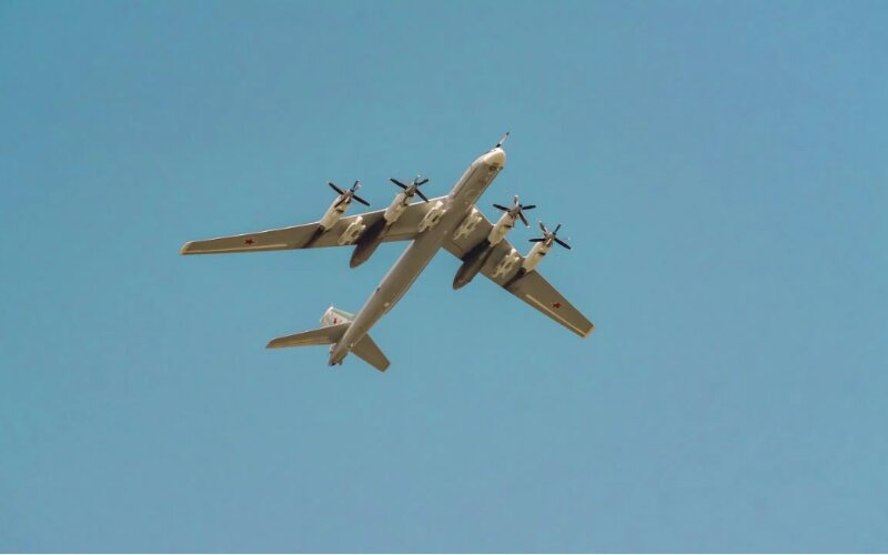 Два російські борти Ту-95мс піднялись у повітря з аеродрому «Оленья ...